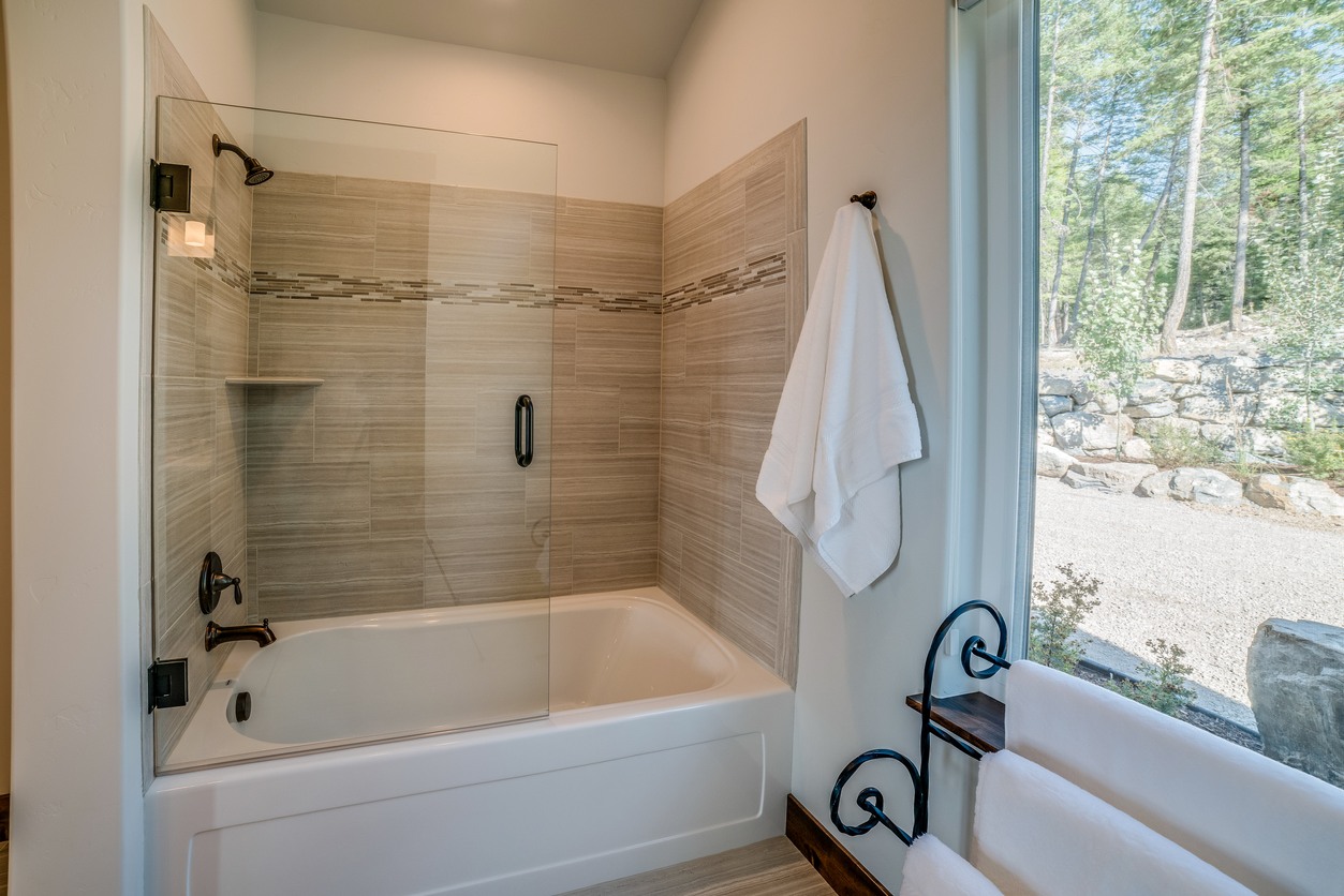 Shower & Tub Installation in Highland Acres